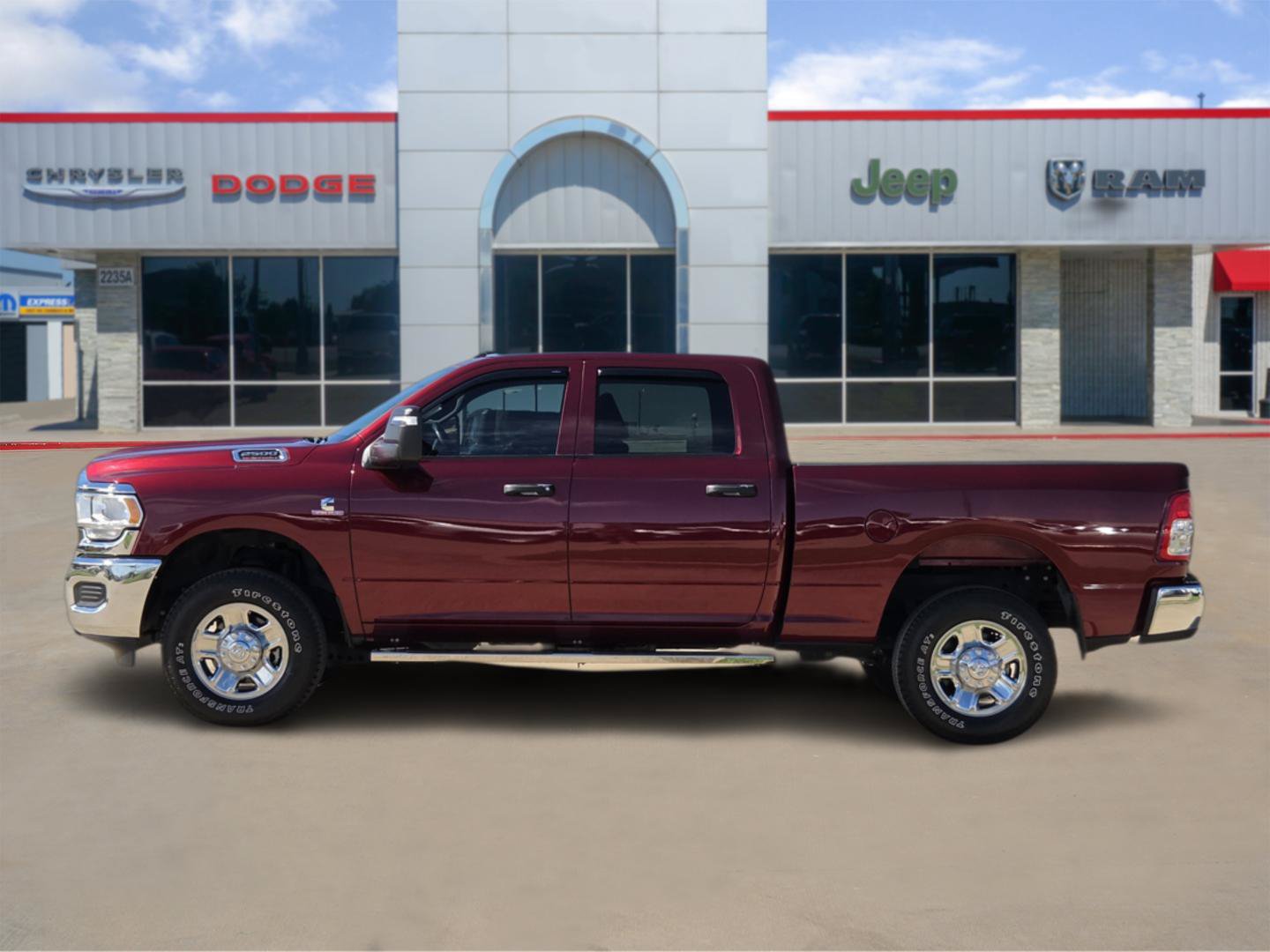 Used 2024 RAM 2500 Tradesman w/ Chrome Appearance Group AWD/4WD image 3