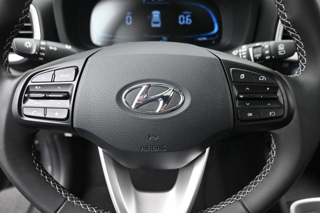 Used 2025 Hyundai Venue SEL FWD image 20