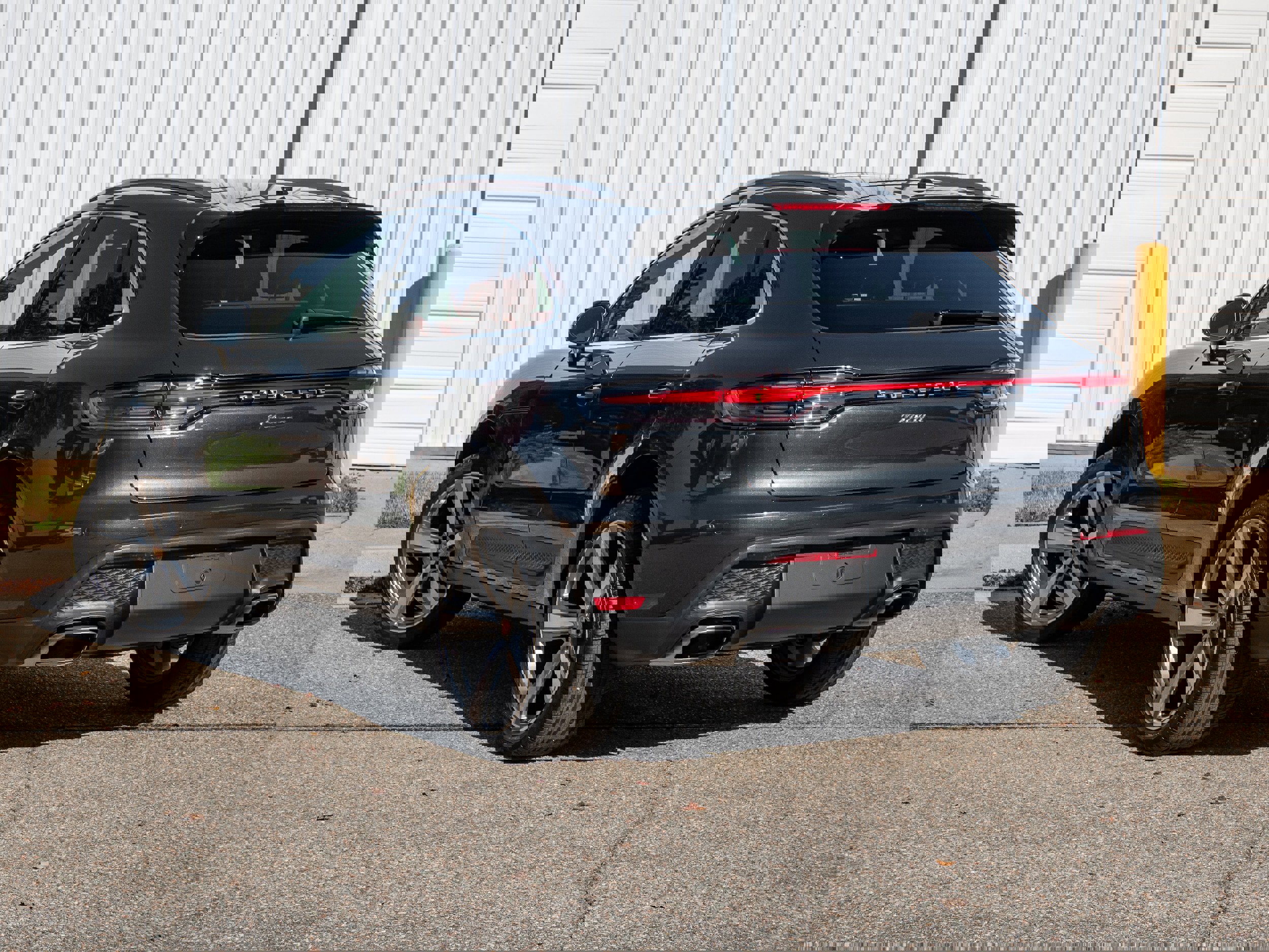 New 2026 Porsche Macan image 3