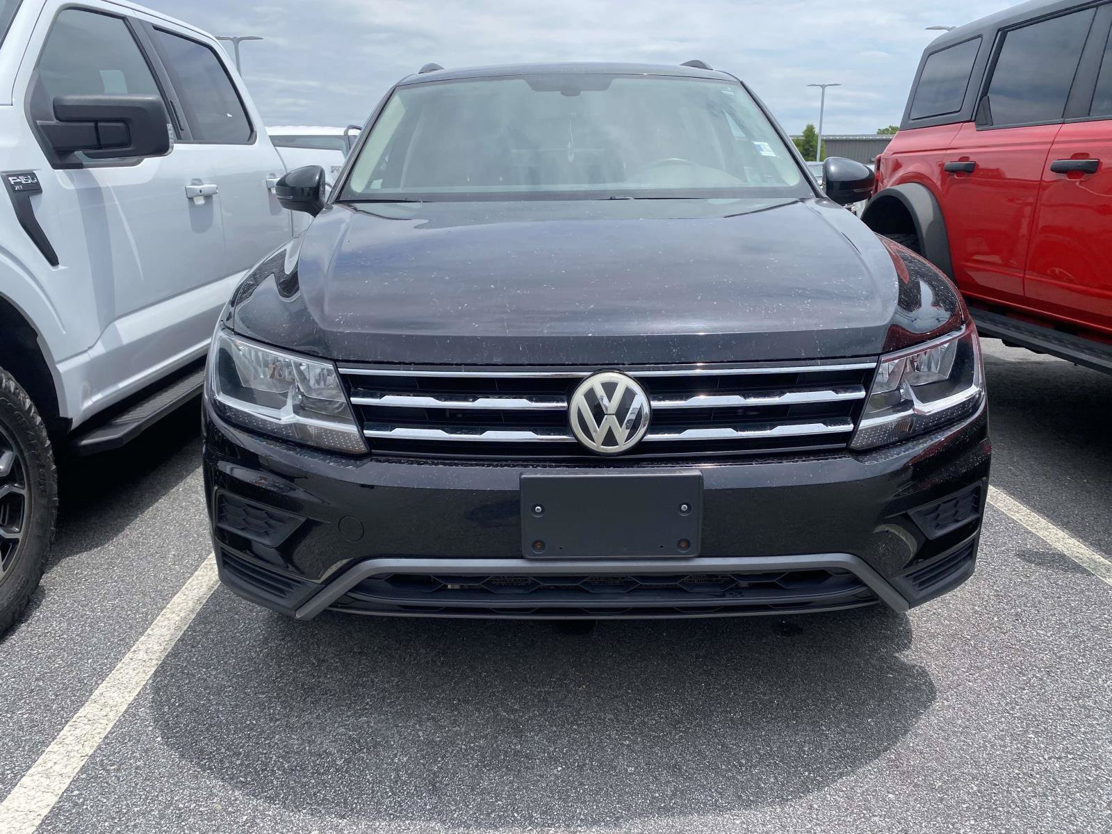 Used 2020 Volkswagen Tiguan SE FWD image 2