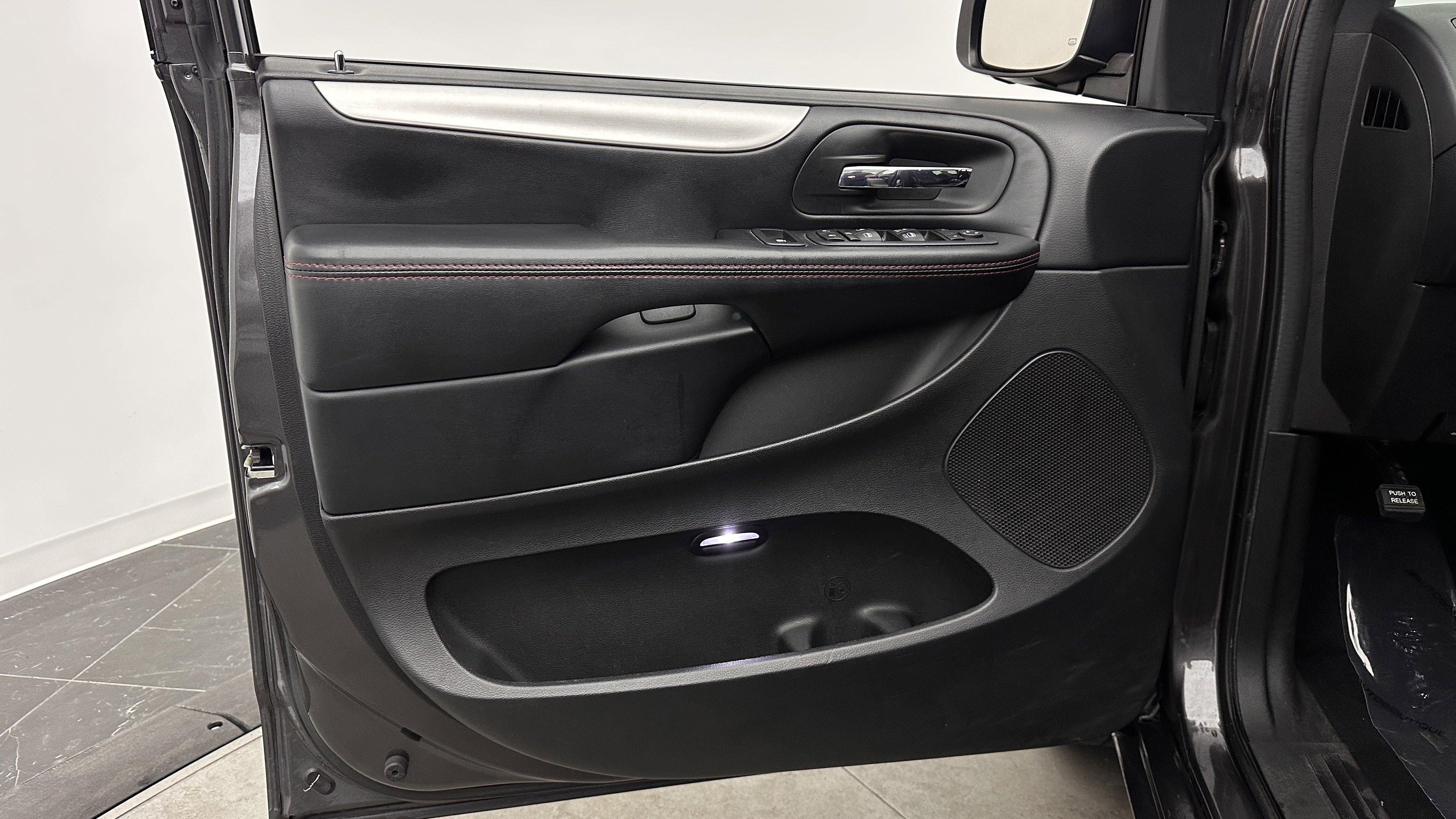 Used 2019 Dodge Grand Caravan GT image 19