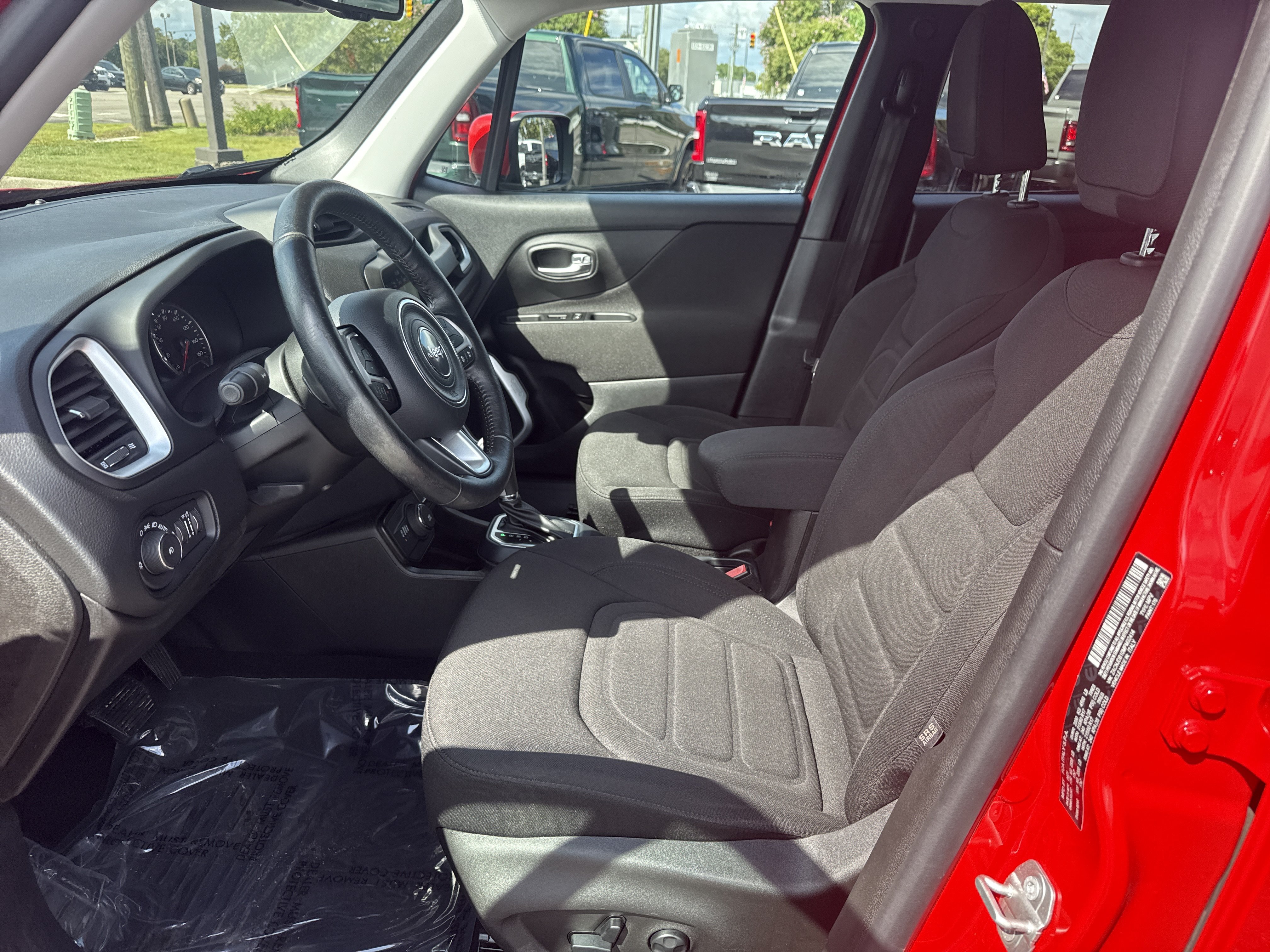 Used 2021 Jeep Renegade Latitude w/ Luxury Group I AWD/4WD image 15