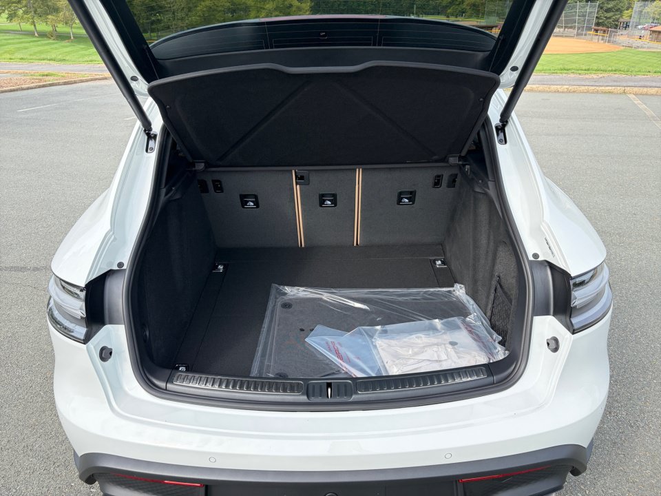New 2026 Porsche Macan AWD/4WD image 17