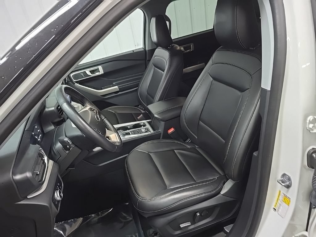 Certified 2023 Ford Explorer XLT w/ Equipment Group 202A AWD/4WD image 34