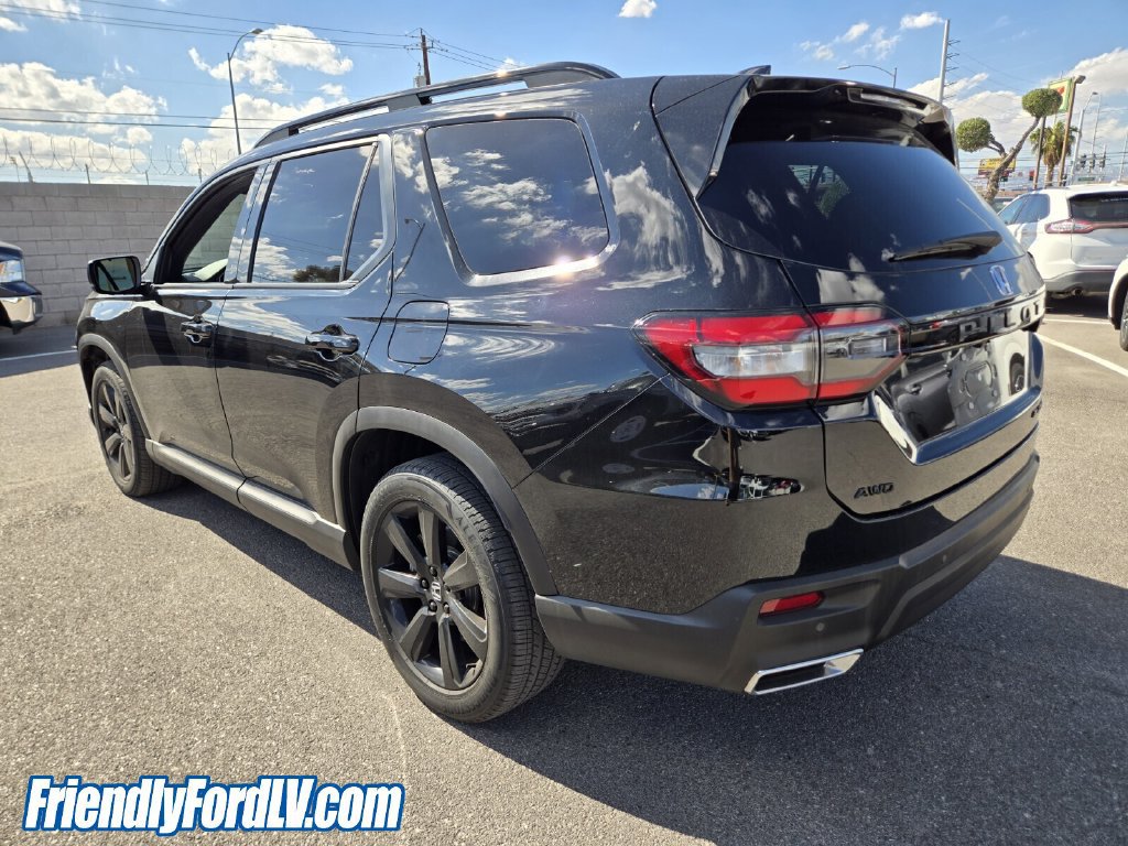 Used 2025 Honda Pilot Black Edition image 3