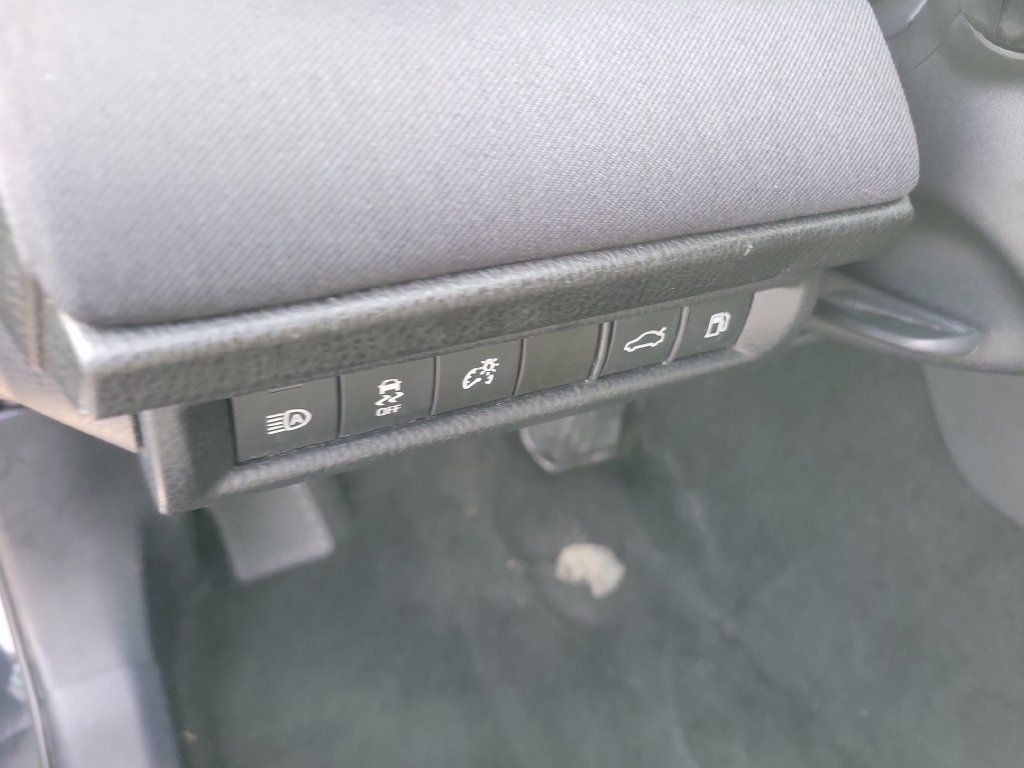 Used 2025 Toyota Camry LE FWD image 25