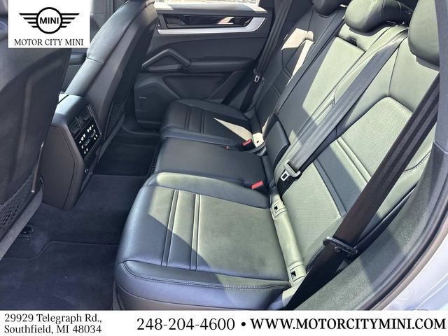 Used 2024 Porsche Cayenne AWD/4WD image 15
