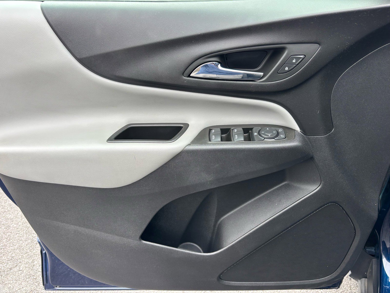 Used 2022 Chevrolet Equinox LS image 6