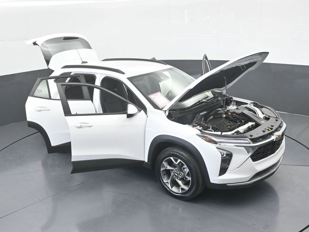 Used 2025 Chevrolet Trax LT w/ LT Convenience Package image 71