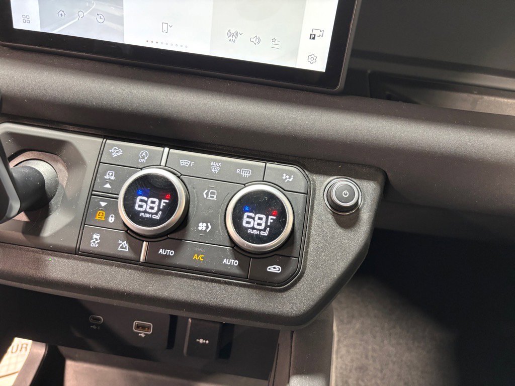 Used 2023 Land Rover Defender 110 X-Dynamic SE image 15