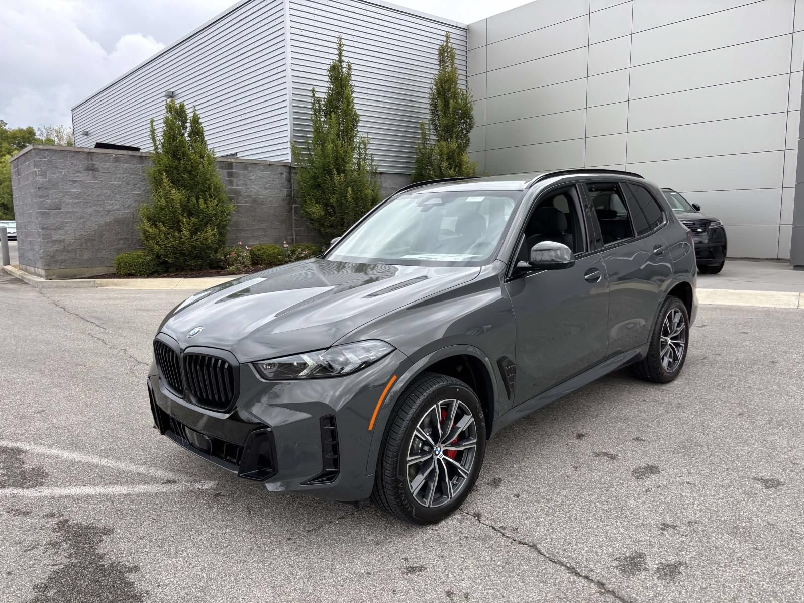 New 2026 BMW X5 xDrive40i w/ M Sport Package AWD/4WD image 3