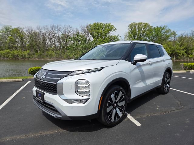 Used 2025 Mitsubishi Outlander SE AWD/4WD image 14