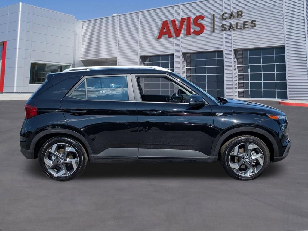 Used 2025 Hyundai Venue SEL FWD image 5
