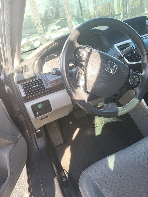 Used 2017 Honda Accord EX-L image 2