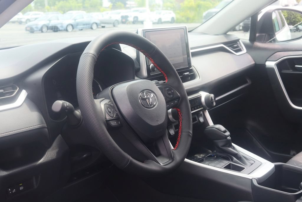 Used 2025 Toyota RAV4 XLE AWD/4WD image 6