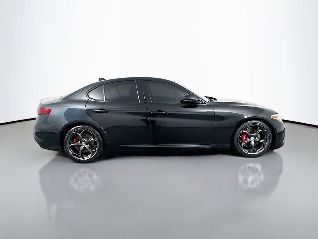 Used 2018 Alfa Romeo Giulia Ti Sport w/ Quick Order Package 22U Sport RWD image 4