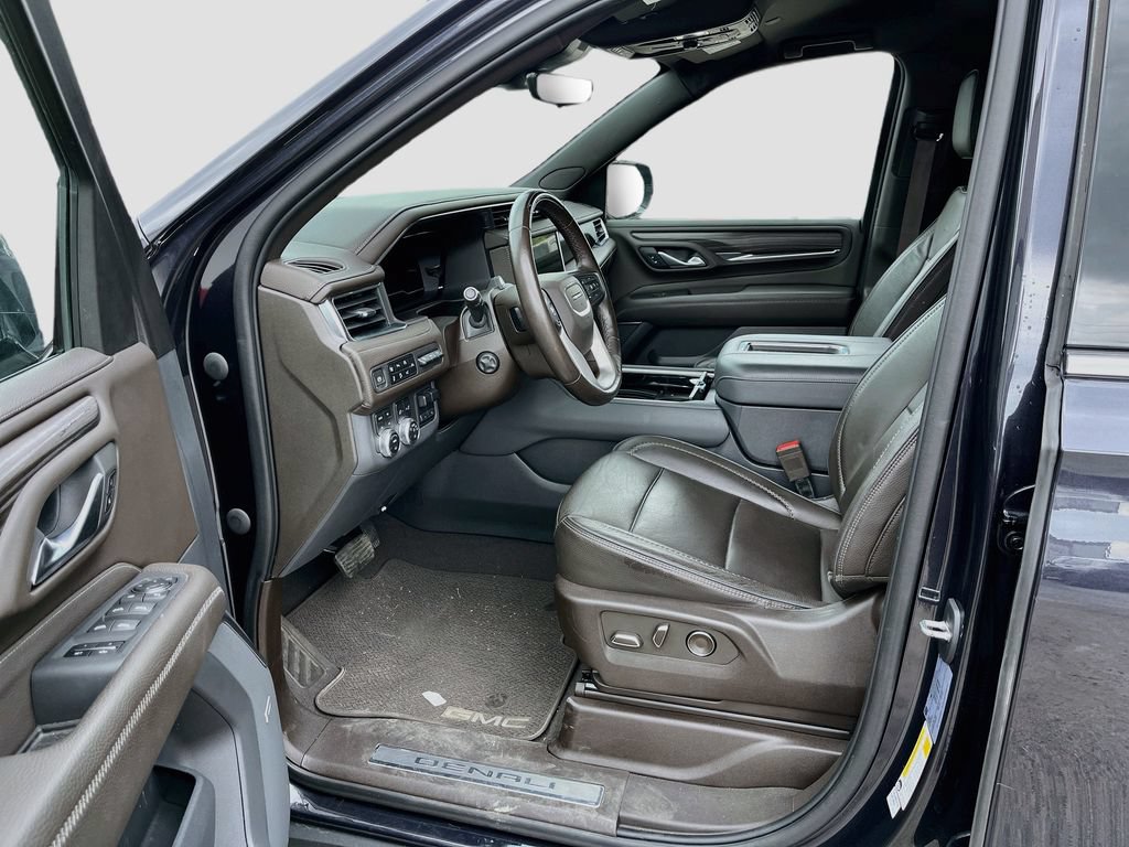 Used 2023 GMC Yukon XL Denali w/ Advanced Technology Package AWD/4WD image 21