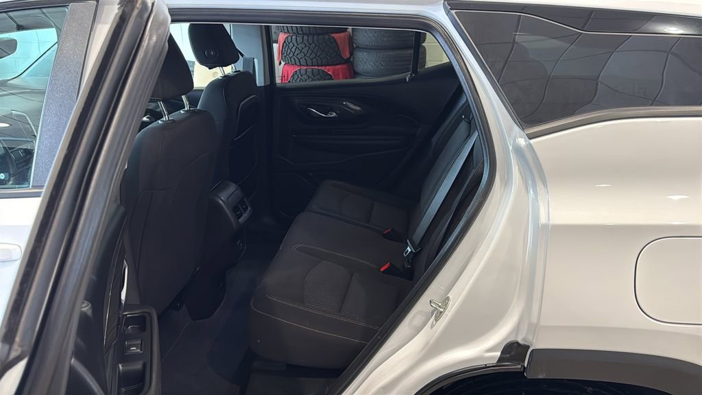 Used 2023 GMC Terrain SLE w/ Driver Convenience Package image 19