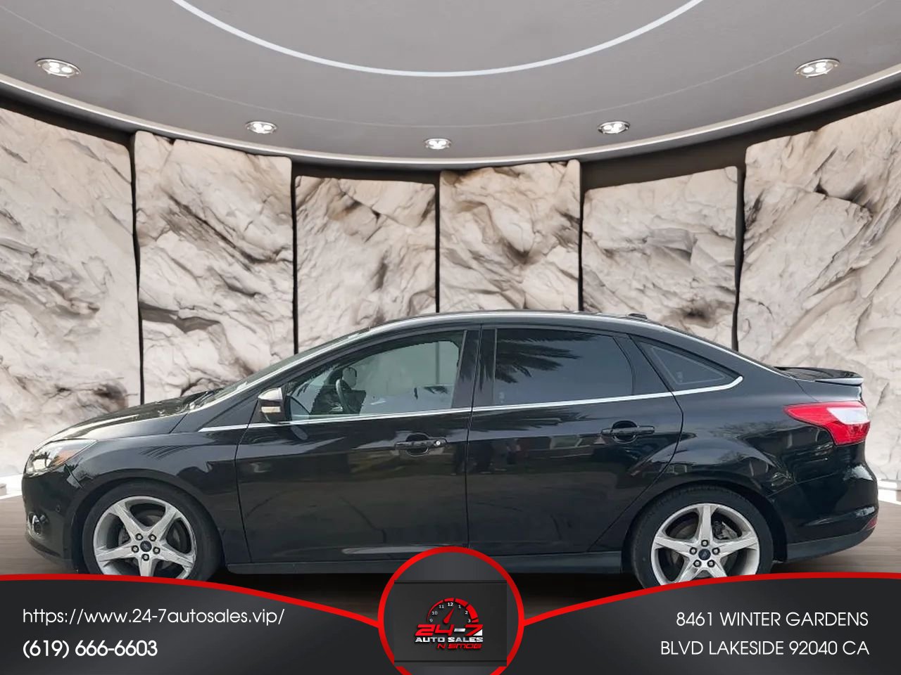 Used 2013 Ford Focus Titanium w/ Titanium Handling Pkg FWD image 2