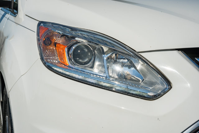 Used 2017 Ford C-MAX Energi Titanium FWD image 18