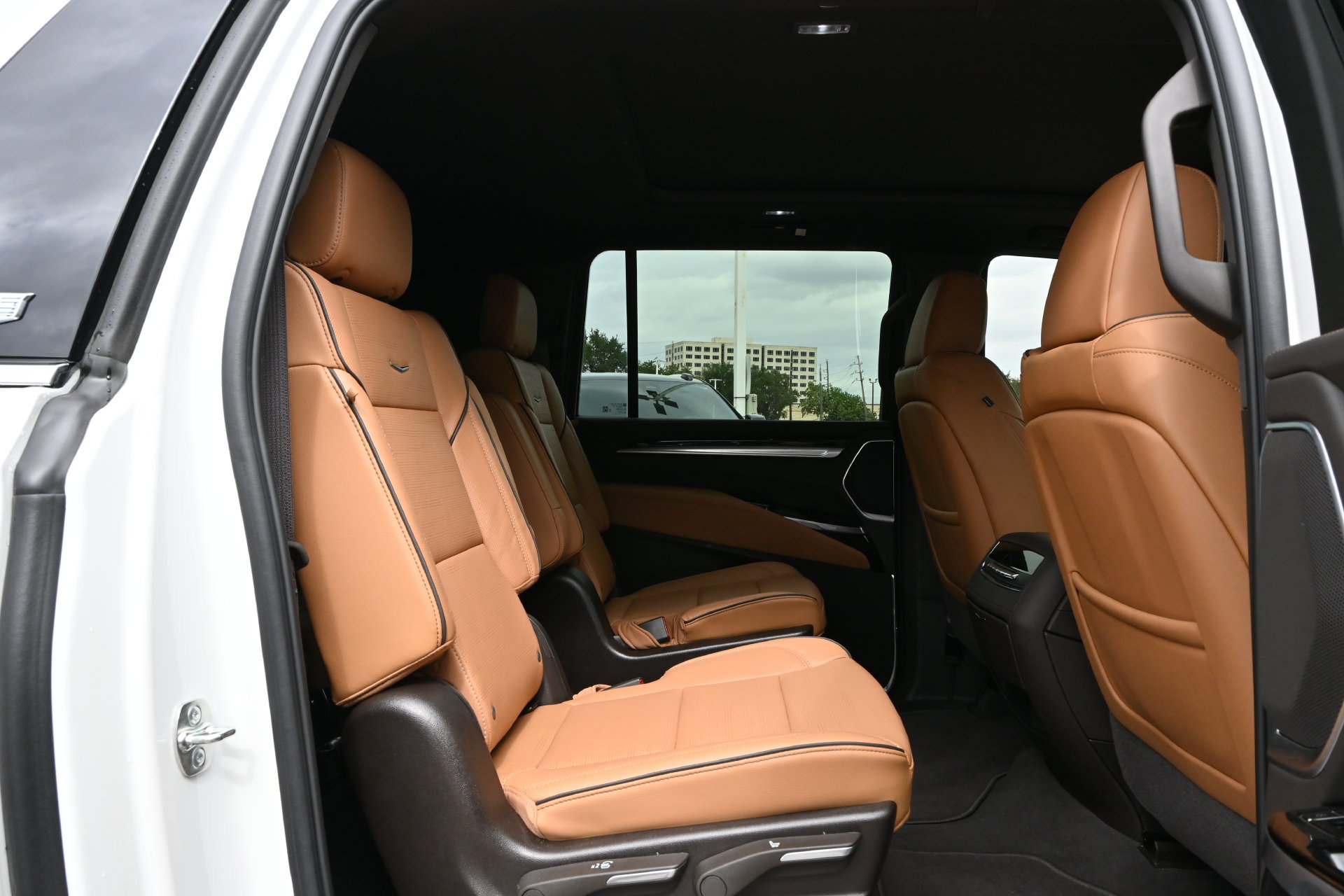 Used 2025 Cadillac Escalade ESV Premium Luxury w/ Touring Package AWD/4WD image 19
