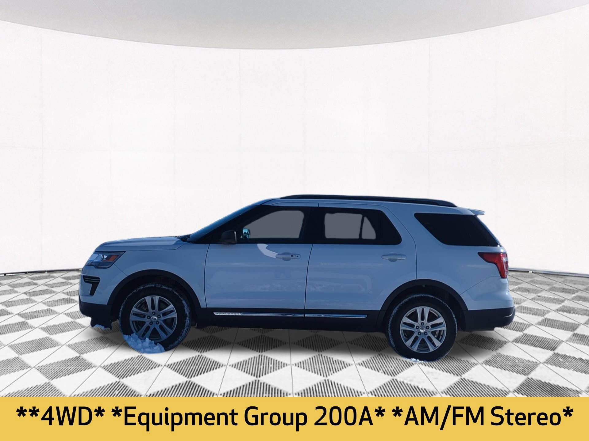 Used 2019 Ford Explorer XLT image 2