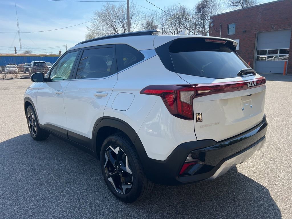 Certified 2024 Kia Seltos EX image 3