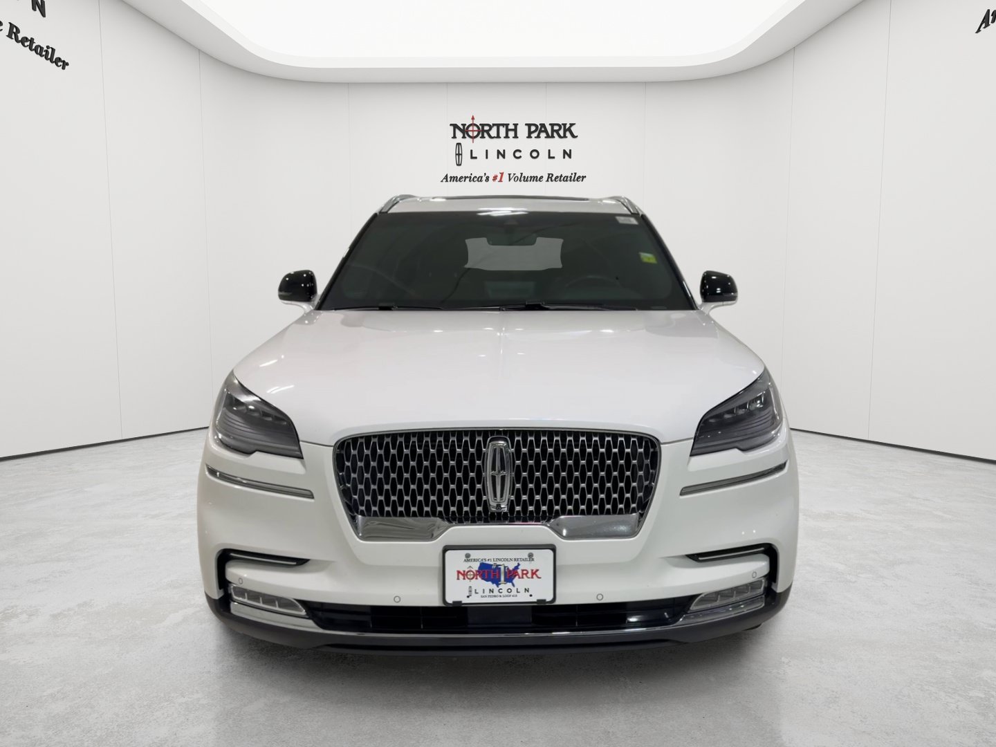 Used 2021 Lincoln Aviator Reserve w/ Class IV Trailer Tow Package RWD image 8