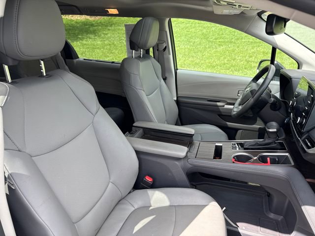 Used 2023 Toyota Sienna XLE image 13