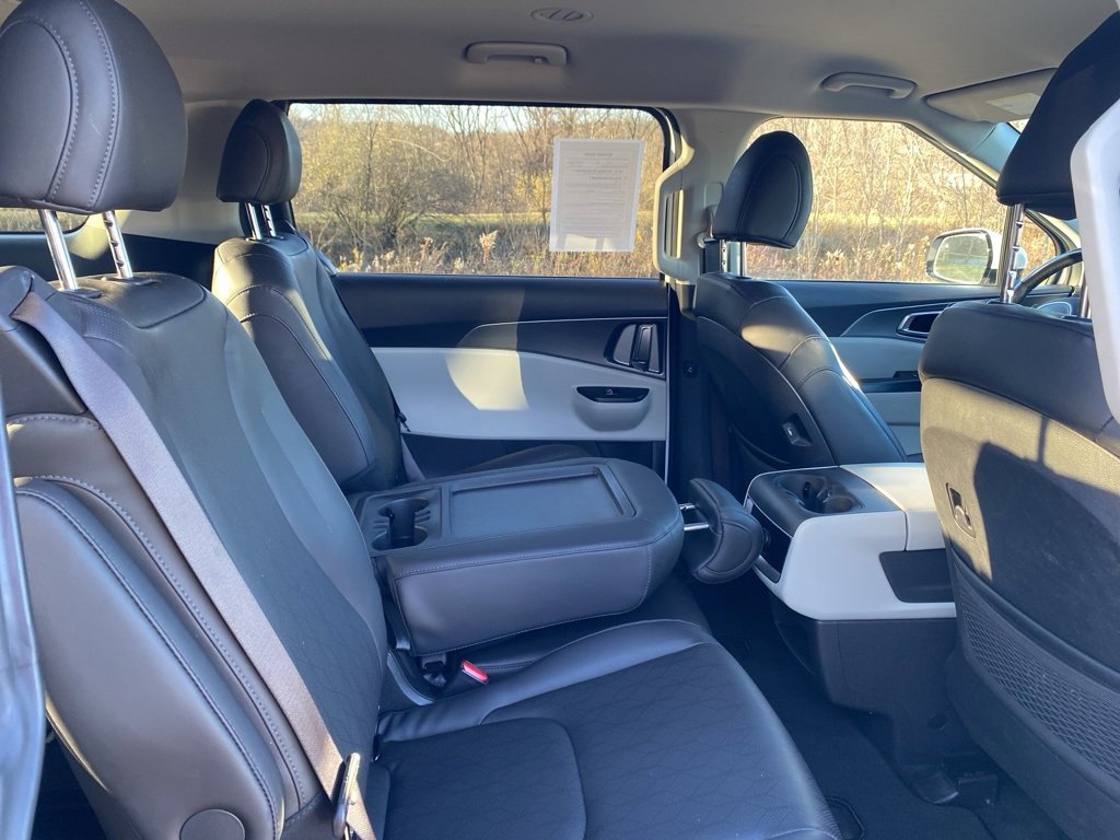 Certified 2022 Kia Carnival LX image 13