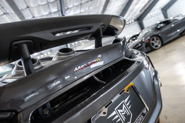 Used 2020 McLaren 600LT Spider RWD image 22