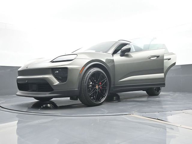 New 2025 Porsche Macan 4S Electric AWD/4WD image 32
