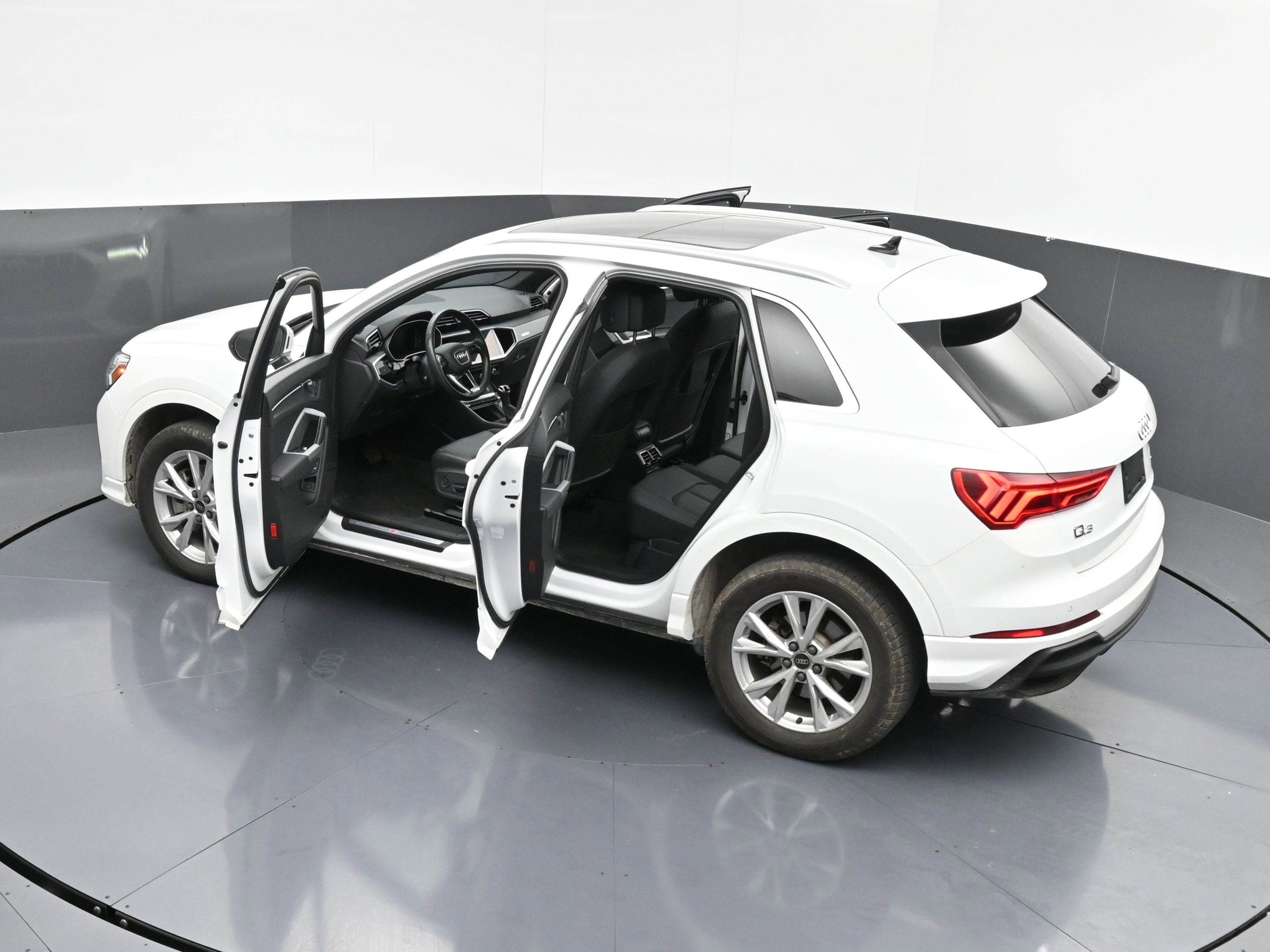 Used 2023 Audi Q3 2.0T Premium w/ Convenience Package image 42