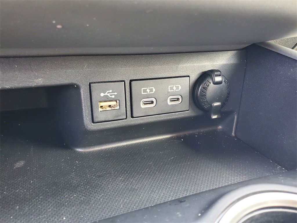 Used 2023 Toyota Highlander XLE image 34