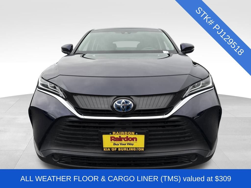 Used 2023 Toyota Venza LE image 2