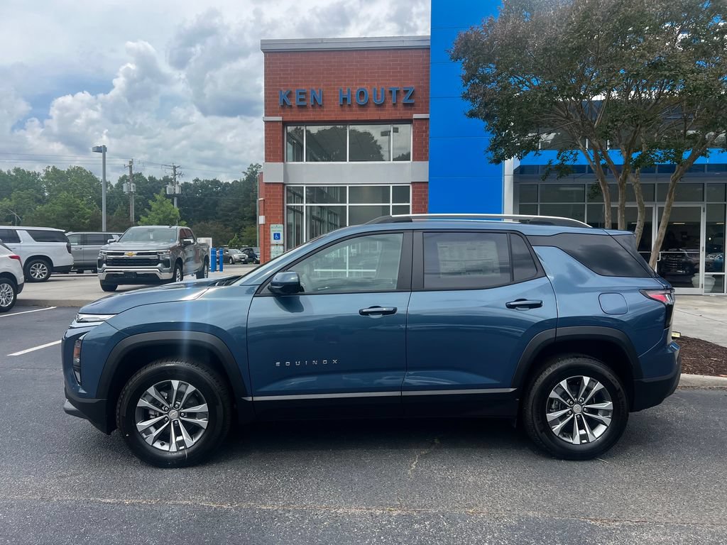 New 2026 Chevrolet Equinox LT w/ Convenience Package II AWD/4WD image 2