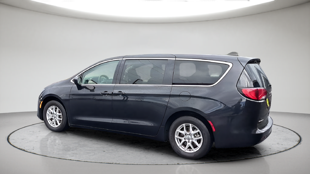 Used 2023 Chrysler Voyager LX FWD image 10