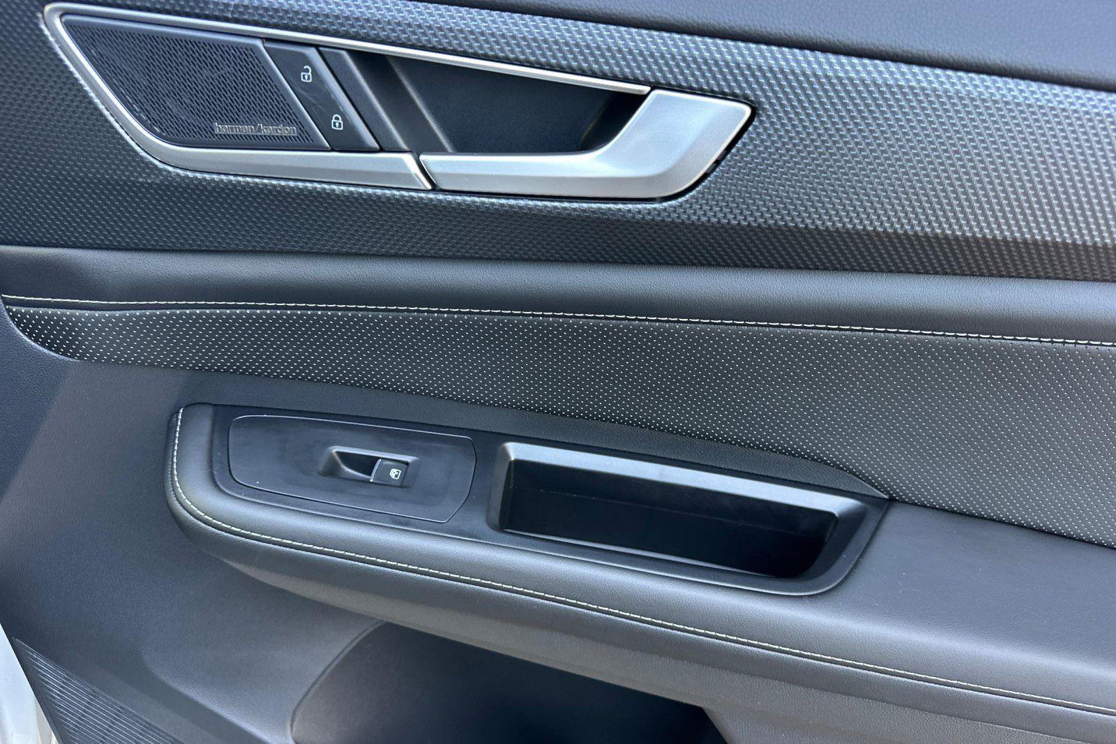 Used 2024 Volkswagen Atlas Cross Sport SEL Premium R-Line image 19