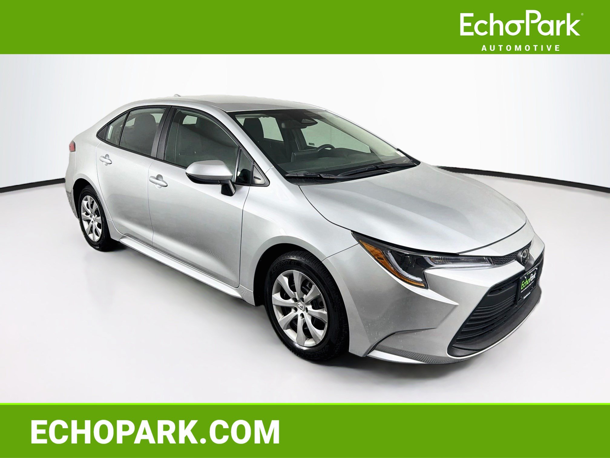 Used 2025 Toyota Corolla LE FWD image 1