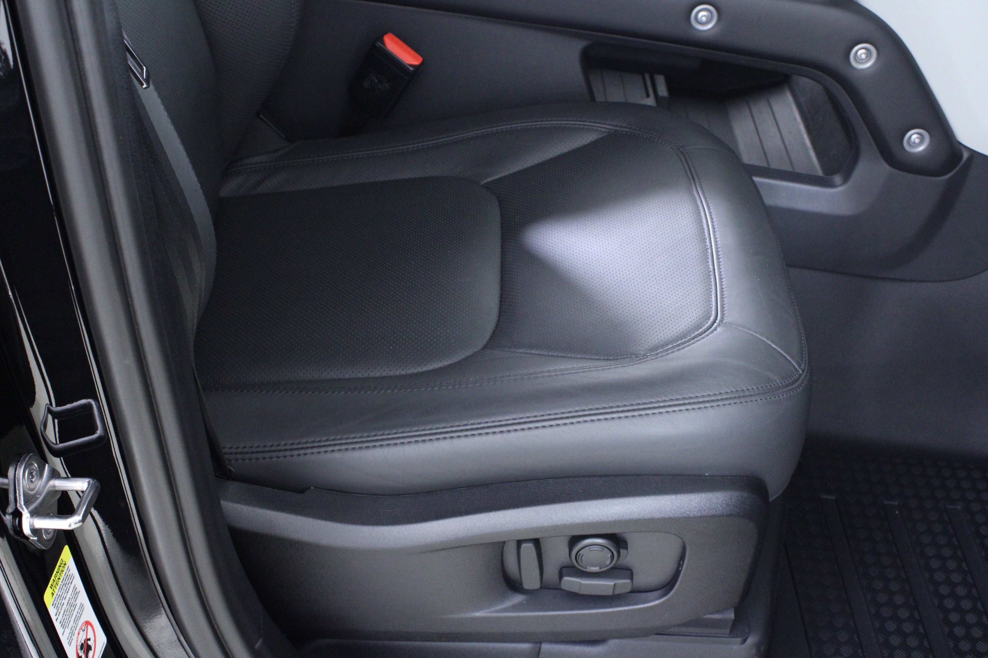 Used 2024 Land Rover Defender 110 S image 16