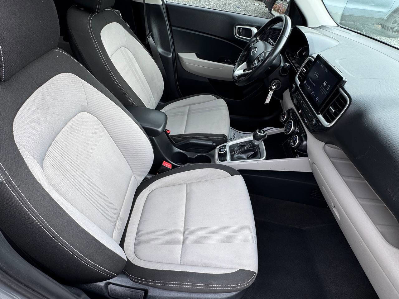 Used 2023 Hyundai Venue SEL image 21