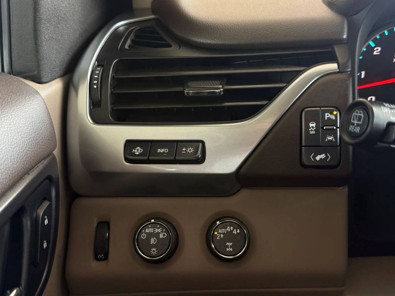 Used 2017 Chevrolet Tahoe Premier AWD/4WD image 7