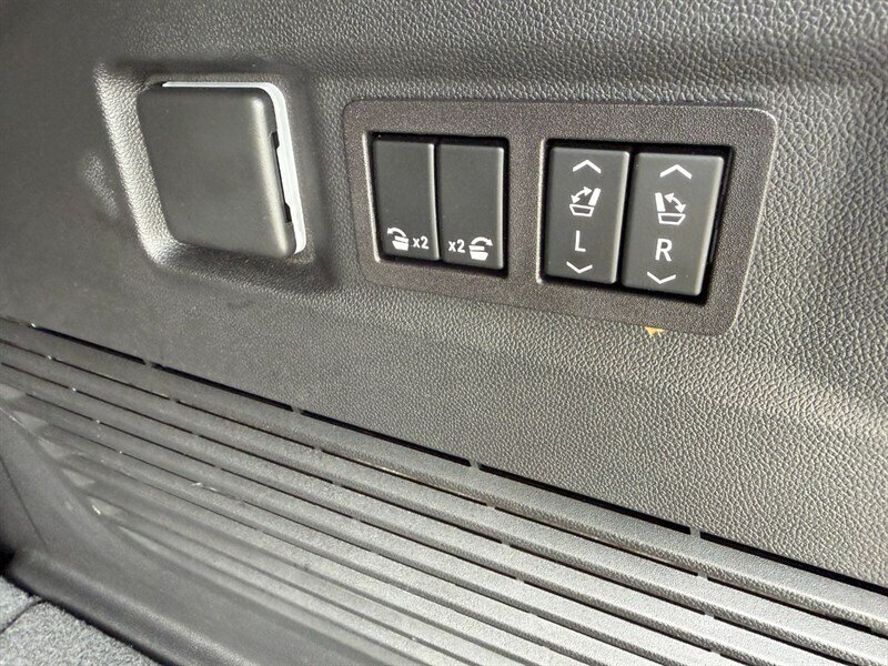 Used 2024 Chevrolet Tahoe High Country AWD/4WD image 31