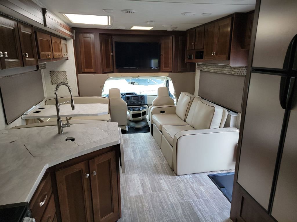 Used 2019 Ford E-450 and Econoline 450 Super Duty w/ Motorhome Prep Package RWD image 7