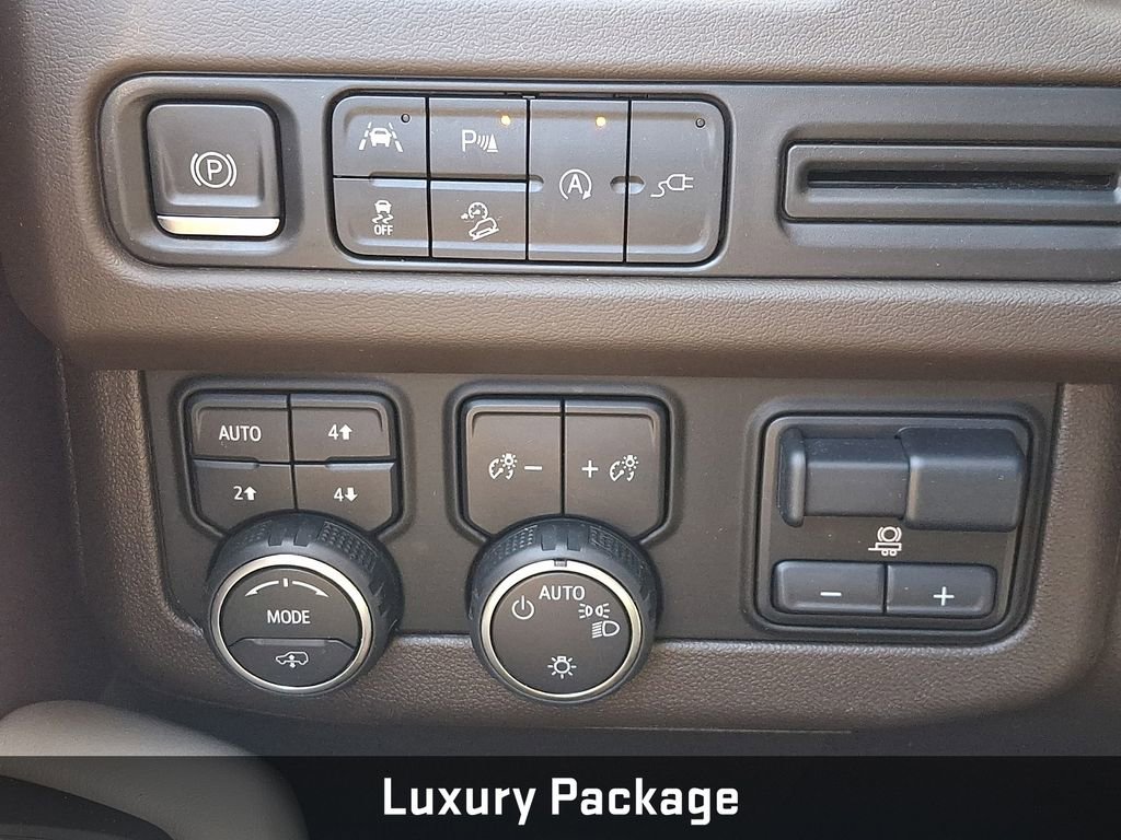 Used 2021 Chevrolet Suburban Z71 w/ Z71 Off-Road Package AWD/4WD image 20