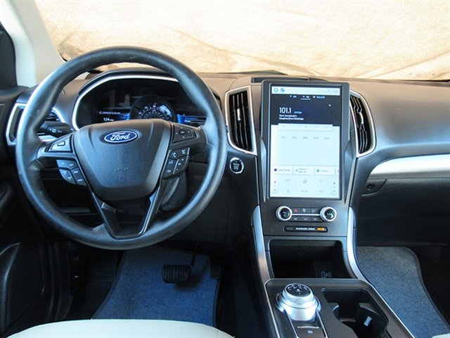 Used 2021 Ford Edge SE image 17