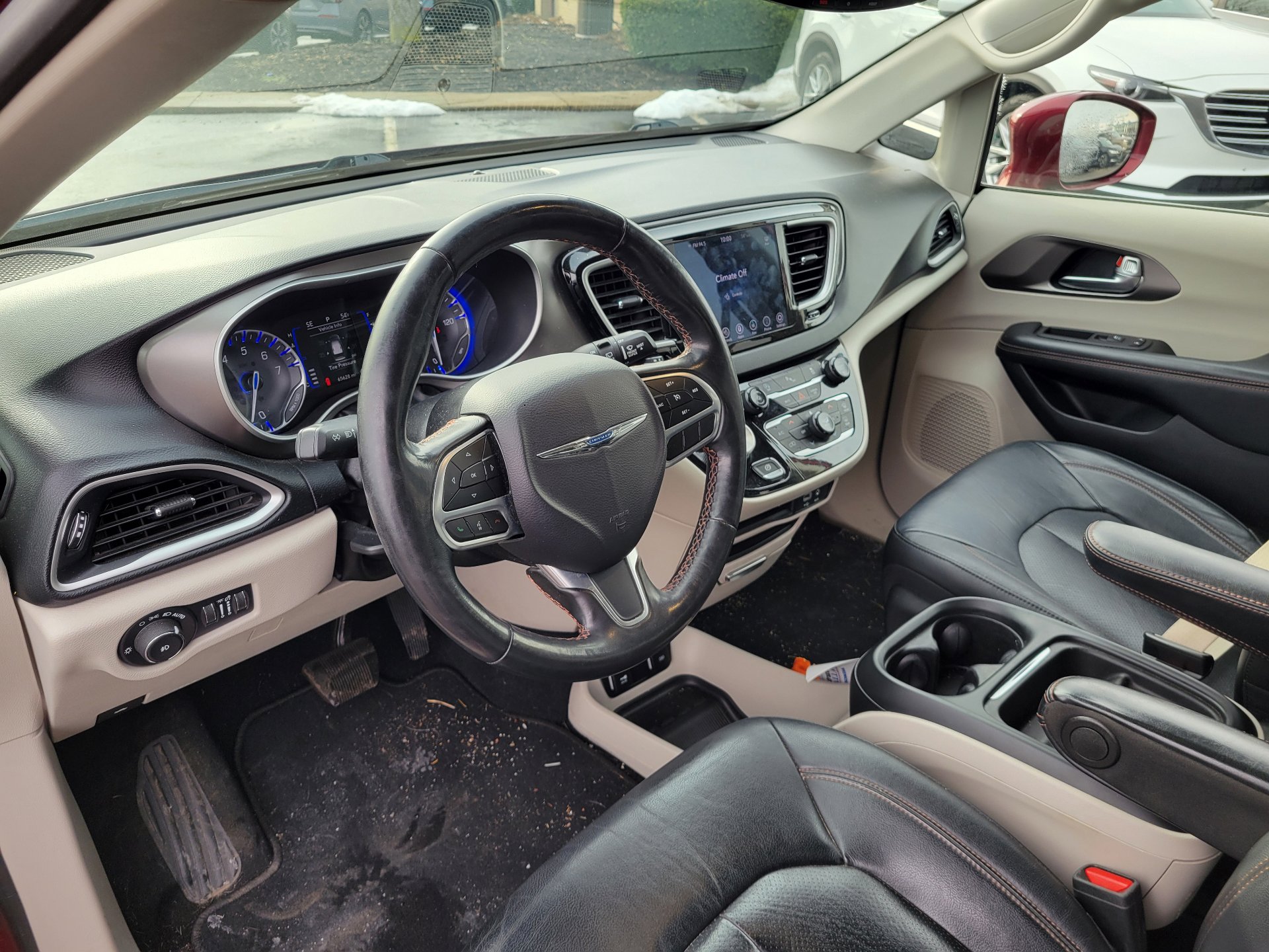 Used 2020 Chrysler Pacifica Touring-L FWD image 18