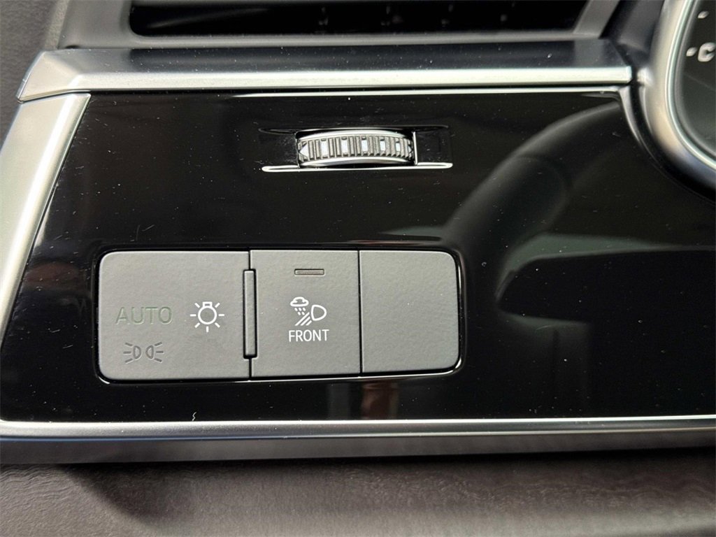 Used 2025 Audi Q8 Premium Plus image 30