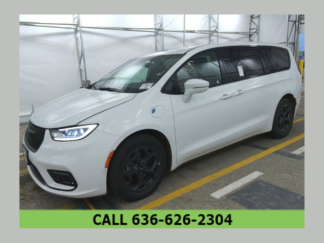 Used 2022 Chrysler Pacifica Limited w/ Uconnect Theater Family Group FWD image 1
