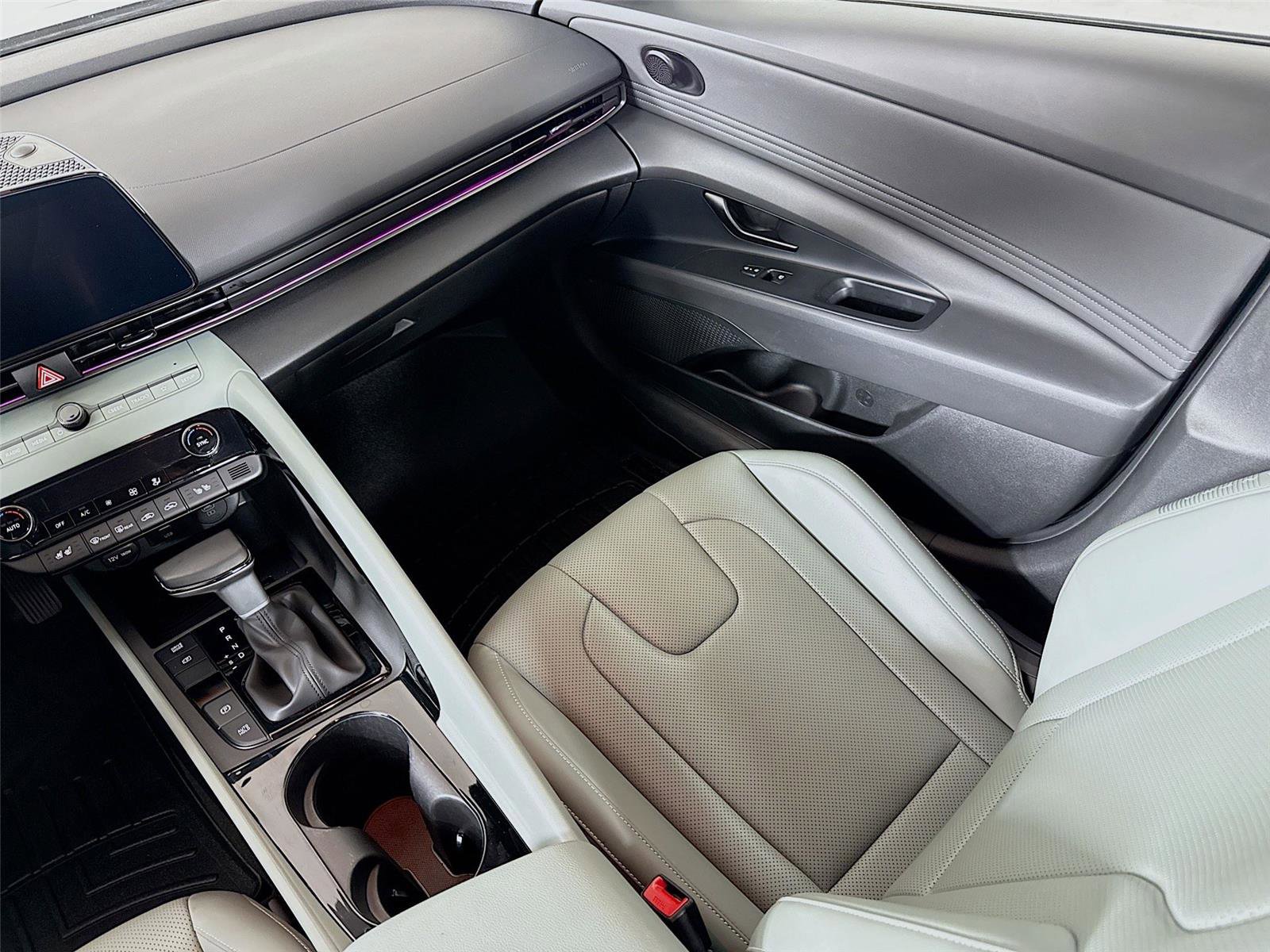 Used 2025 Hyundai Elantra Limited FWD image 26